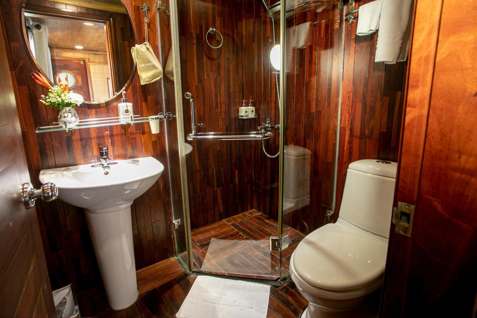 Hotel Bhaya Legend Cruises à Hạ Long Extérieur photo